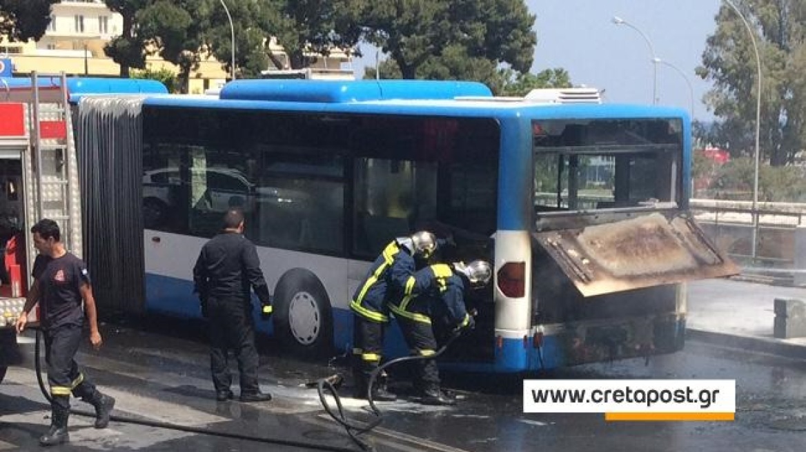 Αστικό λεωφορείο τυλίχθηκε στις φλόγες στο κέντρο του Ηρακλείου